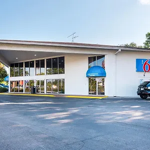 2* Hotel 6-tampa, Fl - Fairgrounds